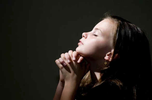 Praying-child-Charles-Ostrand-630x418.jp